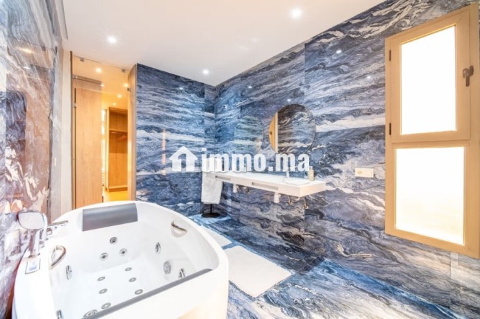 vente-luxueuse-villa-front-golf-big-15