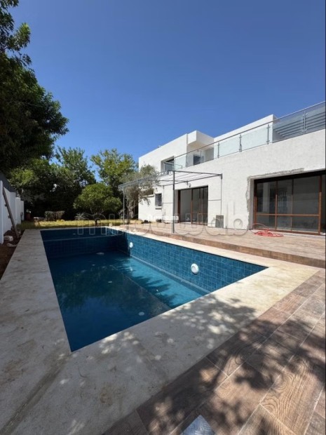 Maison de luxe à louer à Souissi. 5 chambres. Air conditionné et cheminée - Location Immobilier - Rabat - photo 3