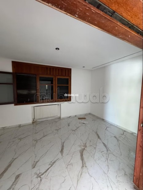 Maison de luxe à louer à Souissi. 5 chambres. Air conditionné et cheminée - Location Immobilier - Rabat - photo 6