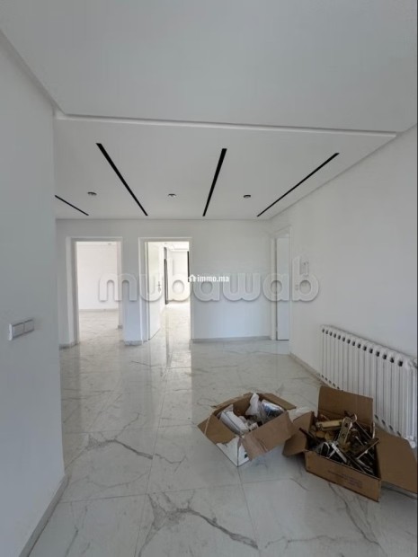 Maison de luxe à louer à Souissi. 5 chambres. Air conditionné et cheminée - Location Immobilier - Rabat - photo 7