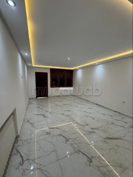 Maison de luxe à louer à Souissi. 5 chambres. Air conditionné et cheminée - Location Immobilier - Rabat - photo 8