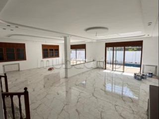 Maison de luxe à louer à Souissi. 5 chambres. Air conditionné et cheminée - Villa à louer - Rabat