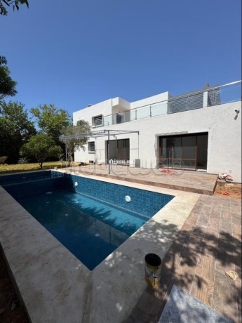 maison-de-luxe-a-louer-a-souissi-5-chambres-air-conditionne-et-cheminee-big-0