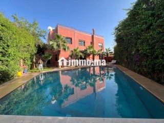 belle-villa-avec-grande-piscine