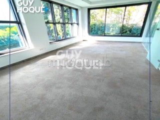 bureaux-amenages-de-130-m2-a-loasis