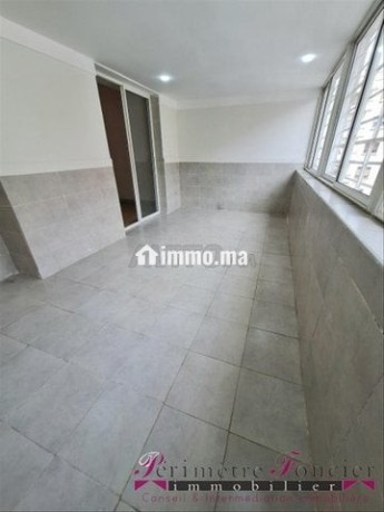 centre-ville-superbe-studio-art-deco-a-louer-vide-big-5