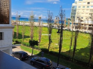 Location saisonnière à De La Plage. 5 pièces. Antenne parabolique, résidence sécurisée - Appartement à vendre - Tanger