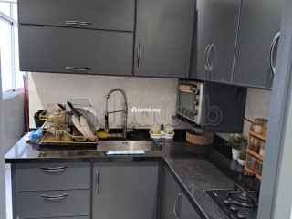 Location saisonnière à De La Plage. 5 pièces. Antenne parabolique, résidence sécurisée - Appartement à vendre - Tanger