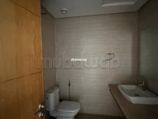 Avec 4 chambres Apprt vide à oasis square - Appartement à louer - Casablanca