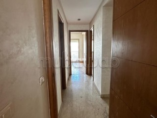 Avec 4 chambres Apprt vide à oasis square - Appartement à louer - Casablanca