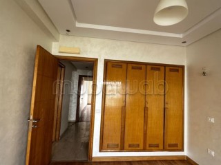 Avec 4 chambres Apprt vide à oasis square - Appartement à louer - Casablanca