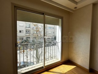 Avec 4 chambres Apprt vide à oasis square - Appartement à louer - Casablanca