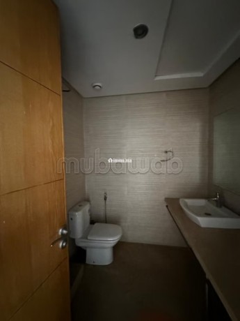 avec-4-chambres-apprt-vide-a-oasis-square-big-9