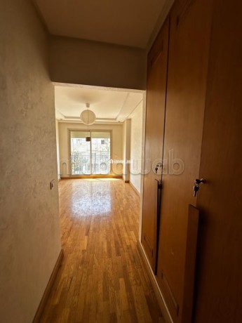 avec-4-chambres-apprt-vide-a-oasis-square-big-12