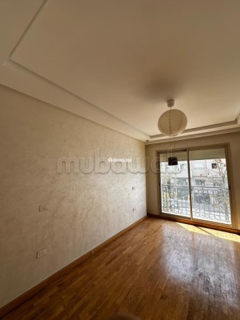 avec-4-chambres-apprt-vide-a-oasis-square-big-3