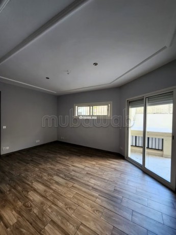 studio-vide-82m2-a-quartier-gauthier-avec-terrasse-big-1