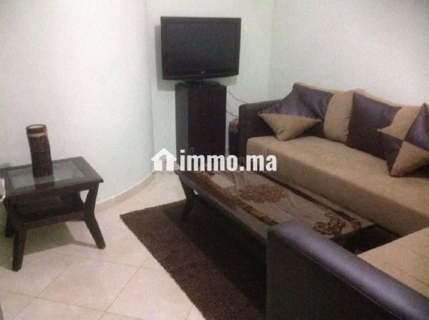 location-saisonniere-a-hamria-5-pieces-confortables-porte-blindee-salon-marocain-big-10