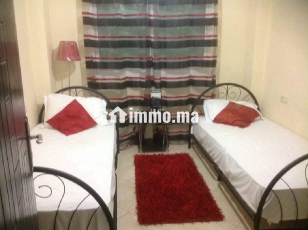 location-saisonniere-a-hamria-5-pieces-confortables-porte-blindee-salon-marocain-big-1