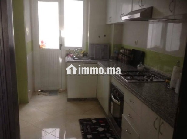 location-saisonniere-a-hamria-5-pieces-confortables-porte-blindee-salon-marocain-big-2
