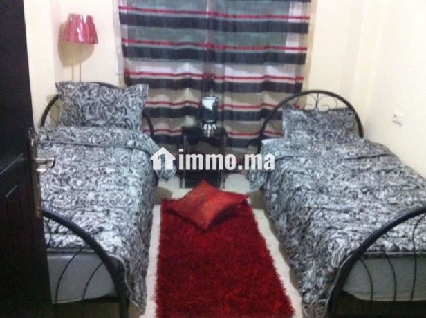 location-saisonniere-a-hamria-5-pieces-confortables-porte-blindee-salon-marocain-big-3