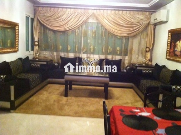 location-saisonniere-a-hamria-5-pieces-confortables-porte-blindee-salon-marocain-big-4