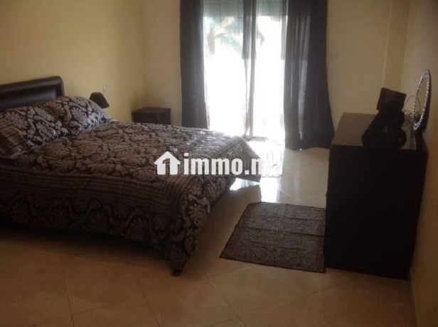 location-saisonniere-a-hamria-5-pieces-confortables-porte-blindee-salon-marocain-big-6