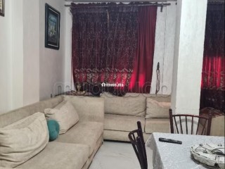appartement-de-vacances-a-louer-a-wislane-4-pieces-confortables-porte-blindee-salon-marocain