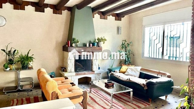 appartement-vide-a-louer-160-m2-style-riad-big-1