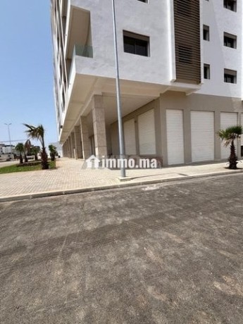 local-commercial-a-vendrelouer-avec-zone-darcade-big-0
