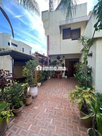 vente-villa-bien-placee-hay-riad-big-7
