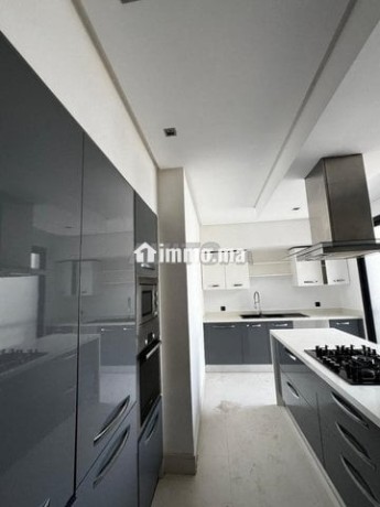 en-face-hotel-le-marly-apprt-a-racine-vide-big-3
