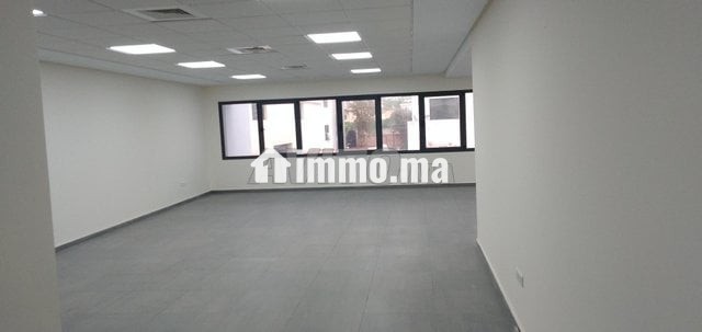 des-bureaux-h-stand-a-oasis-a-partir-300-m-big-0