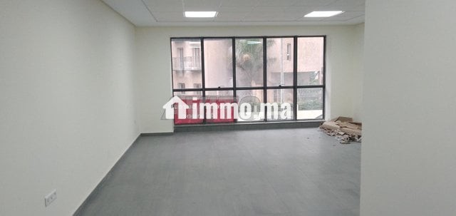 des-bureaux-h-stand-a-oasis-a-partir-300-m-big-1