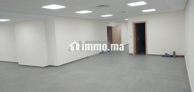 des-bureaux-h-stand-a-oasis-a-partir-300-m-big-3