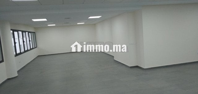 des-bureaux-h-stand-a-oasis-a-partir-300-m-big-4