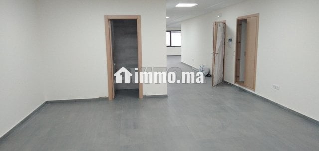des-bureaux-h-stand-a-oasis-a-partir-300-m-big-6