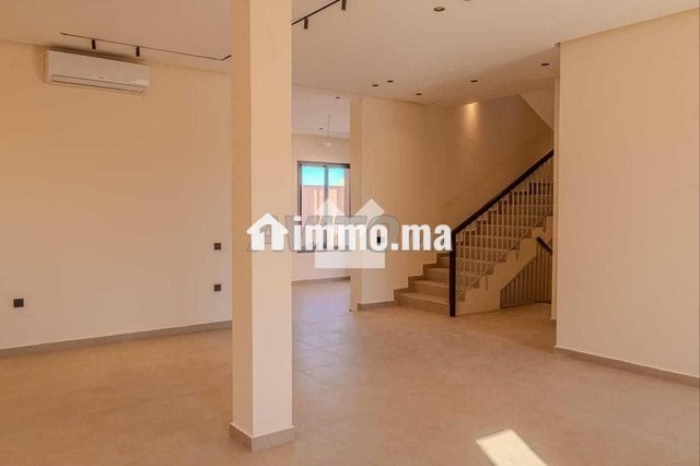 104507-Vente Villa à Marrakech Jawhar de 396 m² - Vente Immobilier - Marrakech - photo 3