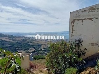 terrain-zone-ville-titre-avec-une-vue-sur-mer