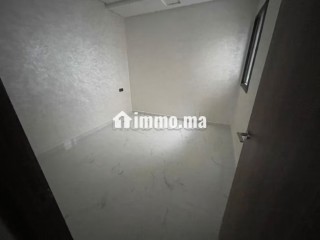Appartement en vente à A proximité de la nouvelle gare routière. 3 belles chambres. Porte blindée, sécurité - Appartement à vendre - Tanger