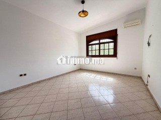 ViLLA à louer 400 m² à Rabat / Hab ou Pro - Villa à louer - Rabat