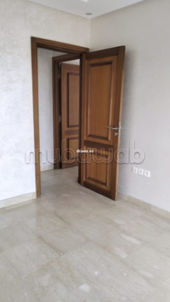 Très bel appartement en location à Riyad.
Superficie 200 m².
Concierge et climatisation - Location Immobilier - Rabat - photo 2