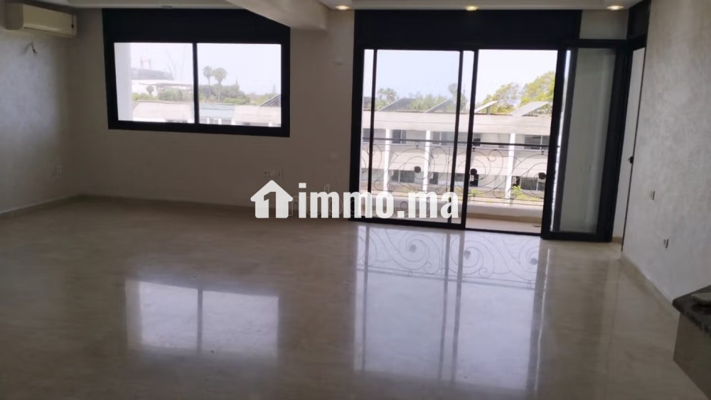 Très bel appartement en location à Riyad.
Superficie 200 m².
Concierge et climatisation - Location Immobilier - Rabat - photo 4