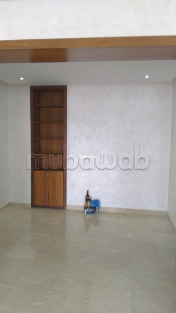 Très bel appartement en location à Riyad.
Superficie 200 m².
Concierge et climatisation - Location Immobilier - Rabat - photo 7
