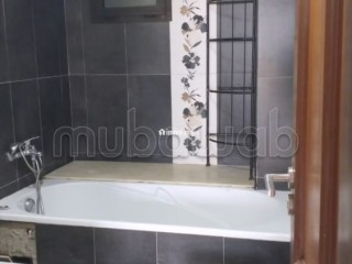 Très bel appartement en location à Riyad.
Superficie 200 m².
Concierge et climatisation - Appartement à louer - Rabat