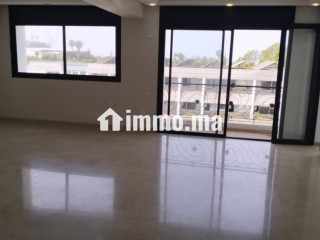 Très bel appartement en location à Riyad.
Superficie 200 m².
Concierge et climatisation - Appartement à louer - Rabat