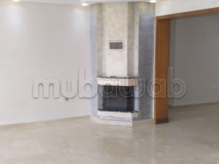 Très bel appartement en location à Riyad.
Superficie 200 m².
Concierge et climatisation - Appartement à louer - Rabat
