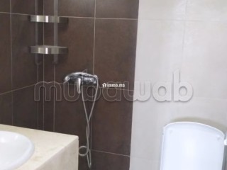 Très bel appartement en location à Riyad.
Superficie 200 m².
Concierge et climatisation - Appartement à louer - Rabat
