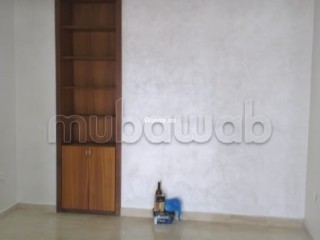 Très bel appartement en location à Riyad.
Superficie 200 m².
Concierge et climatisation - Appartement à louer - Rabat