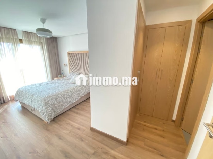 Superbe appartement à louer à Hay El Menzah.
Surface de 127 m².
Bien meublé - Location Immobilier - Rabat - photo 8