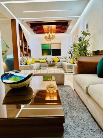 villa-de-luxe-a-vendre-a-harhoura-4-chambres-agreables-porte-blindee-et-chauffage-central-big-2